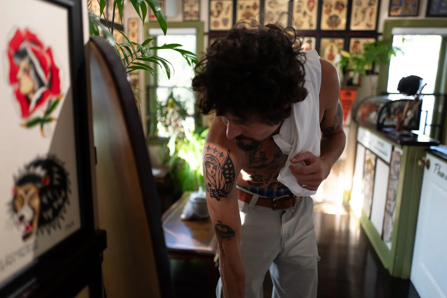 Tattoo artist at work